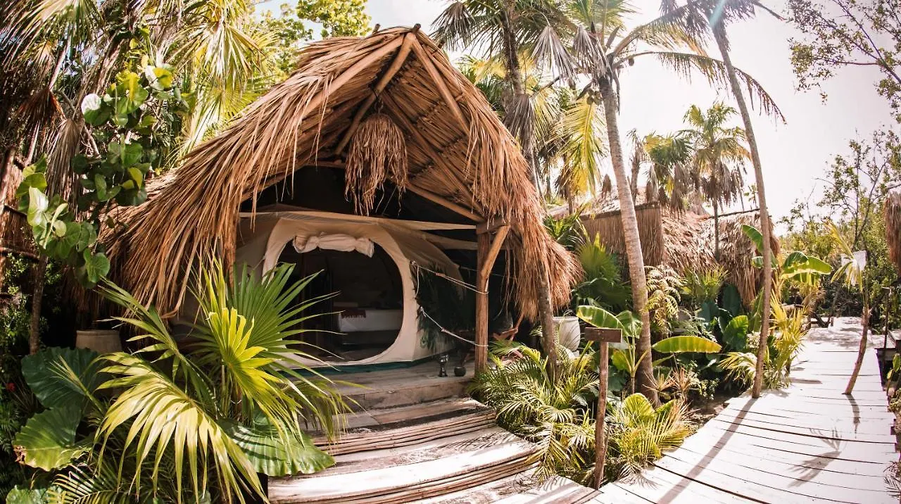 Uman Glamping & Cenote Tulum Otel